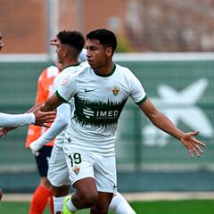 Jesús Hernández anota en triunfo del Elche Ilicitano