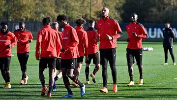 Los jugadores del Rennes se entrenan antes del partido del Chelsea.