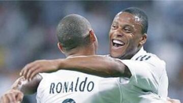 <b>FENÓMENO Y BESTIA. </b>Ronaldo y Baptista se abrazan tras el tercer gol madridista. Ronie fue el autor y su compañero el asistente.