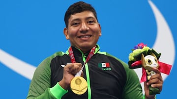 El para-nadador guanajuatense fue una de las figuras de la delegación mexicana en Tokio 2020. Desde la piscina paralímpica se colgó tres medallas: un oro (150 metros combinados SM3) y dos bronces (50 m pecho SB2 y 200 m libres S3).