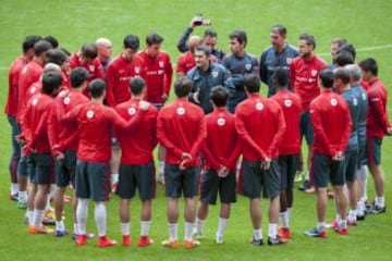 Ernesto Valverde con el grupo. 