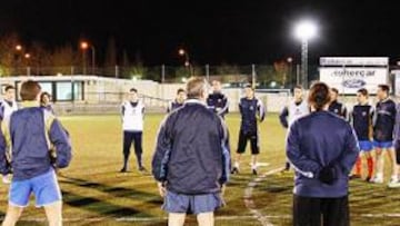 <b>UNA PLANTILLA CON SEIS MIL ENTRENADORES. </b>La plantilla del Pegaso Tres Cantos se ejercitó el pasado miércoles ajena a la innovadora iniciativa que está a punto de llevarse a cabo en el club tras la venta del 70 % a una empresa que promulga la gestión de los internautas.