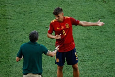 El mejor medio de la Liga debe jugar en su sitio ante Croacia