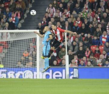 Mascherano y Aduriz.