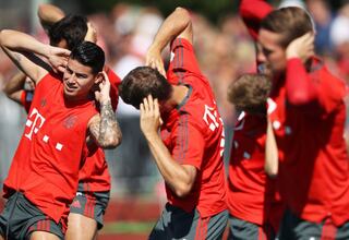 Goretzka, un obstáculo en la lucha de James por ser titular