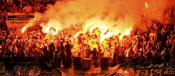 Peligrosos hasta para su propio club. Incendiaron el estadio en 2010 tras perder la liga turca y volcaron toda su ira contra el jugador español Dani Güiza. Sus eternos enemigos son los hinchas del Galatasaray.