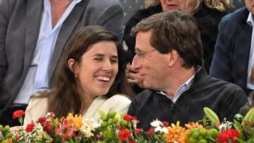 Teresa Urquijo y José Luis Martínez -Almeida durante el partido de Rafael Nadal en el Mutua Madrid Open.