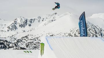 El rider japonés de 12 años Hiroto Ogiwara compite en el Grandvalira Total Fight.