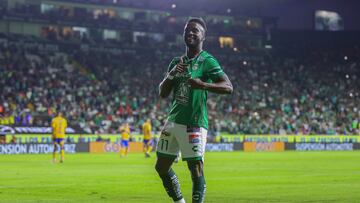 John Stiven Mendoza celebrates his goal 1-0 of Leon during the 8th round match between Leon and Tigres UANL as part of the Liga BBVA MX, Torneo Clausura 2025 at Nou Camp Stadium, on February 22, 2025 in Leon, Guanajuato, Mexico.
