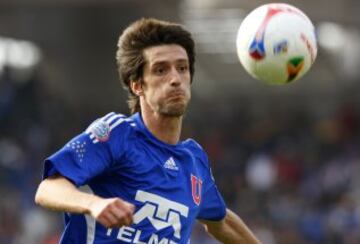 El 'Flaco' en un principio fue resistido por la hinchada de la U pero a punta de goles y sacrificio fue torciendo esa impresión. Aún es recordado en los azules su gol ante Flamengo por Copa Libertadores. 