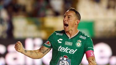 MEX3588. LEÓN (MÉXICO), 26/10/2024.- Andrés Guardado de León celebra un gol ante Querétaro, este sábado durante un partido de la jornada 14 del torneo Apertura 2024 de la Liga MX, disputado en el estadio León, en León (México). EFE/Luis Ramírez