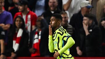 Arsenal's English midfielder 24 Reiss Nelson celebrates after scoring his team first goal during the English League Cup third round football match between Brentford and Arsenal at the Brentford Community Stadium in London on September 27, 2023. (Photo by JUSTIN TALLIS / AFP) / RESTRICTED TO EDITORIAL USE. No use with unauthorized audio, video, data, fixture lists, club/league logos or 'live' services. Online in-match use limited to 120 images. An additional 40 images may be used in extra time. No video emulation. Social media in-match use limited to 120 images. An additional 40 images may be used in extra time. No use in betting publications, games or single club/league/player publications. / 