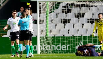 La tarjeta a Rubén Alves, quinta de la temporada, frente al Levante.