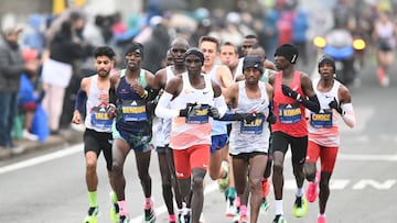 Kipchoger lidera el grupo en Boston.