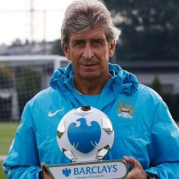 Manuel Pellegrini recibi&oacute; el premio al mejor del mes de agosto.