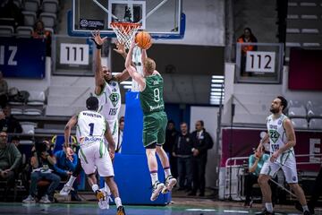 Alberto Díaz ya es et tercer jugador con más partidos en el Unicaja.