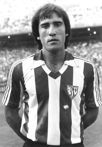 Comenzó en las categorías inferiores del Athletic de Bilbao y en 1975 debutó con el primer equipo. A lo largo de su trayectoria en el club vizcaíno logró 44 goles en 369 partidos.