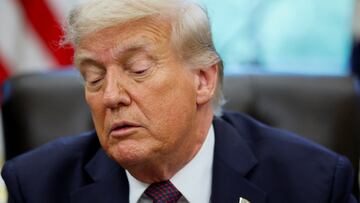 U.S. President Donald Trump reacts after signing a memorandum to send federal resources to Memphis, Tennessee, for a surge against local crime, in the Oval Office at the White House in Washington, D.C., U.S., September 15, 2025. REUTERS/Jonathan Ernst