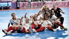 La Selecci&oacute;n femenina de f&uacute;tbol sala celebra el bronce.