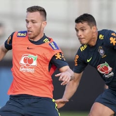 Brasil entrena a puerta cerrada pensando en Paraguay