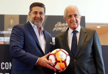 Rodolfo D'Onofrio and Daniel Angelici with the match ball.