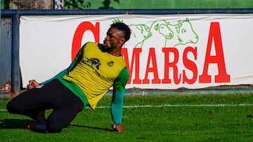 Tantas ganas tenía de volver, que Sekou celebró por todo lo alto un gol en el entrenamiento.