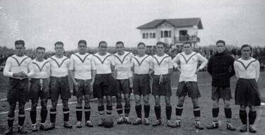 El club barcelonés del barrio de Gracia se fundó el 5 de junio de 1907 como Club Deportiu Europa. Formó parte de los diez equipos fundadores de la Liga española a principios de 1929. Disputó las tres primeras temporadas (1928-29, 1929-30 y 1930-31) del torneo de la máxima categoría del fútbol español. 