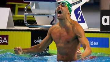 Chad Le Clos celebra su victoria en la final de los 100 metros mariposa en los Campeonatos del Mundo de nataci&oacute;n en piscina corta 1que se celebran en Windsor, Canad&aacute;.