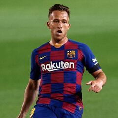 Barcelona outcast Arthur caught drink driving after Ferrari crash