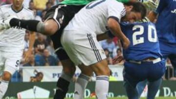 <b>ESTUVO INMENSO. </b>Alves emuló el gran partido de Guaita en el Bernabéu la pasada temporada. Las ocho paradas del brasileño dieron el empate a su equipo.