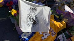 Bandera del Real Madrid en el memorial a Kobe Bryant en el Staples Center depositada por la pe&ntilde;a de Los &Aacute;ngeles.