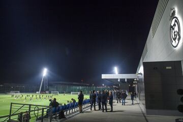 Panor¨¢mica de la ciudad deportiva del Real Madrid en Valdebebas durante el entrenamiento de River Plate.