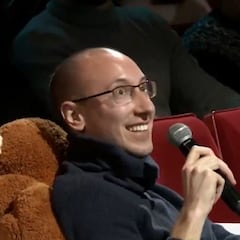 La emotiva historia de Adrián, espectador de ‘La Revuelta’: “Te invitamos todas las semanas”