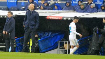 Isco abandona el c&eacute;sped del Bernab&eacute;u.