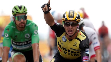 Dylan Groenewegen celebra la victoria en la séptima etapa del Tour de Francia.