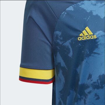 Adidas lanzó la nueva indumentaria alternativa de la Selección Colombia, la cual será de color azul. Tendrá un valor entre los $129.000 y $249.900.