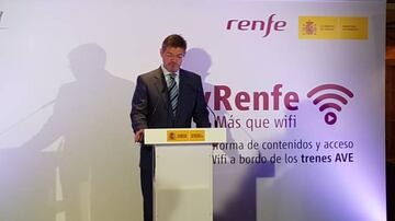 El ministro anunciando el inicio del servicio Play Renfe