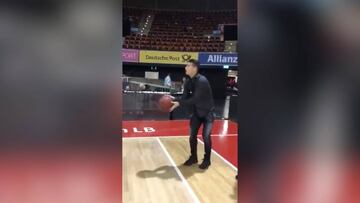 James se descubre como triplista: atención a la celebración NBA