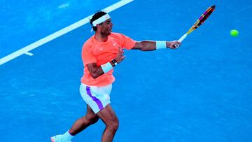 Record-chasing Nadal gives Mmoh Melbourne masterclass
