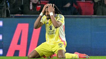 Juventus' French midfielder #19 Khephren Thuram-Ulien reacts after missing a kick during the UEFA Champions League knockout phase play-off 2nd leg football match between PSV Eindhoven and Juventus at the Philips Stadion in Eindhoven on February 19, 2025. (Photo by NICOLAS TUCAT / AFP)