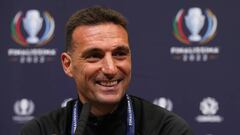 LONDON, ENGLAND - MAY 31: Lionel Scaloni, Head Coach of Argentina speaks to the media during the Argentina Press Conference at Wembley Stadium on May 31, 2022 in London, England. (Photo by Catherine Ivill - UEFA/UEFA via Getty Images)