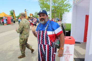 Los aficionados de Estados Unidos lo pasaron en grande en la fan zone antes del partido del Hexagonal ante Trinidad y Tobago. "Vamos a ganar 8-0", decía un aficionado del Team USA.