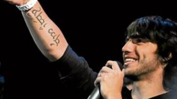 <b>VACACIONES Y PATERNIDAD. </b>Sergio Agüero cantaba hace unos días junto a Maradona y Los Leales. Kun puede convertir en breve al Pelusa en abuelo.