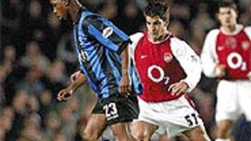 <b>CON EL 57</B>. Cesc, ayer en Highbury, en el partido ante el Rotherham.