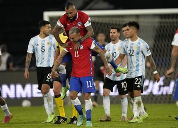 Bravo, Vidal y Messi: las postales del debut de la Roja