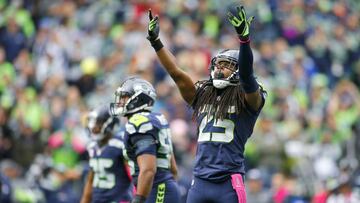 SEATTLE, WA - OCTOBER 16: Cornerback Richard Sherman #25 of the Seattle Seahawks gets the crowd going against the Atlanta Falcons at CenturyLink Field on October 16, 2016 in Seattle, Washington.   Jonathan Ferrey/Getty Images/AFP
 == FOR NEWSPAPERS, INTERNET, TELCOS &amp; TELEVISION USE ONLY ==