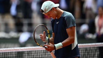 Rune da la campanada del torneo al eliminar a Tsitsipas