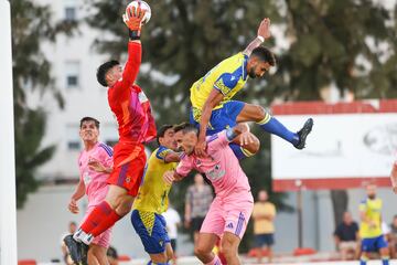 Chris Ramos lo intentó de cabeza en los instantes finales del encuentro.