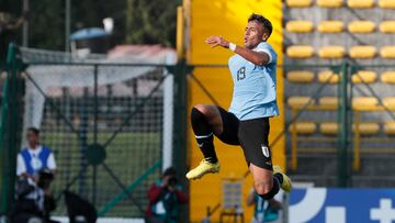 Luciano Rodr¨ªguez celebra su gol a Ecuador.