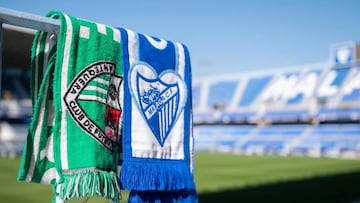 Las bufandas del Málaga CF y el Antequera CF, en La Rosaleda.